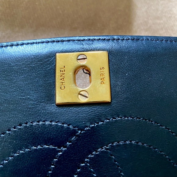 ✨ SOLD ✨ CHANEL Vintage lambskin shoulder bag 24K gold quilted classic chain - Picture 7 of 13